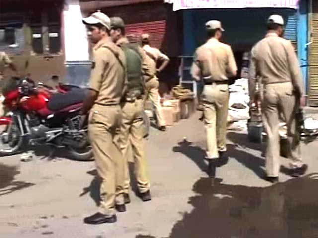 Video : Militants open fire in busy Srinagar market; one CISF jawan killed