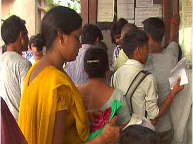 'आधार कार्ड बनवाना अनिवार्य नहीं है'