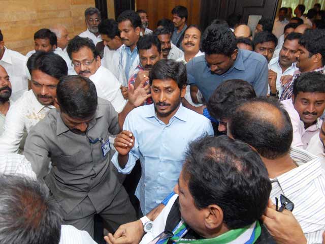 Video : Jagan Mohan Reddy gets bail but can't leave Hyderabad