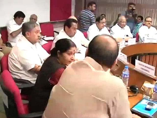 Video : Cabinet clears ordinance to shield convicted <i>netas</i>, negates top court order