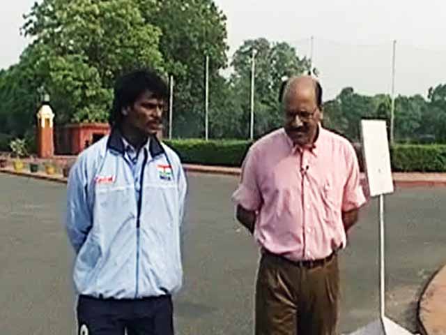 Video : Walk The Talk: Dhanraj Pillai (Aired: July 2003)