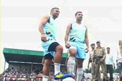 फुटबॉल खेल जमकर पसीना बहाया माही ने फुटबॉल खेल जमकर पसीना बहाया माही ने