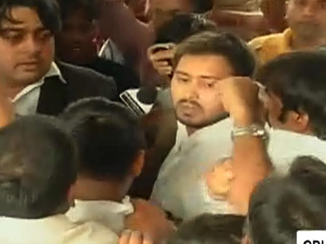 लालू के बेटे बोले, यह राजनीतिक साजिश