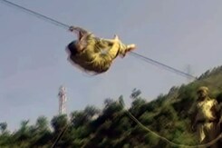 हिमाचल : जवान की दिलेरी से बची बच्चों की जान हिमाचल : जवान की दिलेरी से बची बच्चों की जान