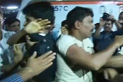 Men harassing girls beaten by Mumbai crowd, given to cops Men harassing girls beaten by Mumbai crowd, given to cops