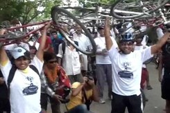 In Kolkata, thousands protest ban on biking on key roads In Kolkata, thousands protest ban on biking on key roads
