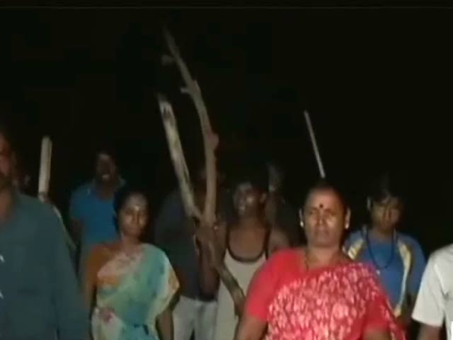 Videos : मुंबई की आरे कालोनी में तेंदुए का आतंक