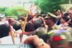 बीजेपी विधायक संगीत सोम से मिलने जेल पहुंचे वरुण गांधी बीजेपी विधायक संगीत सोम से मिलने जेल पहुंचे वरुण गांधी