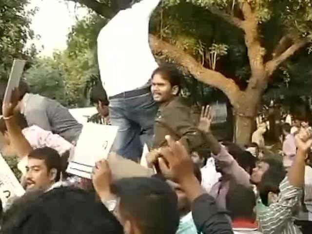 Protests near PM's home ahead of cabinet meet on Telangana