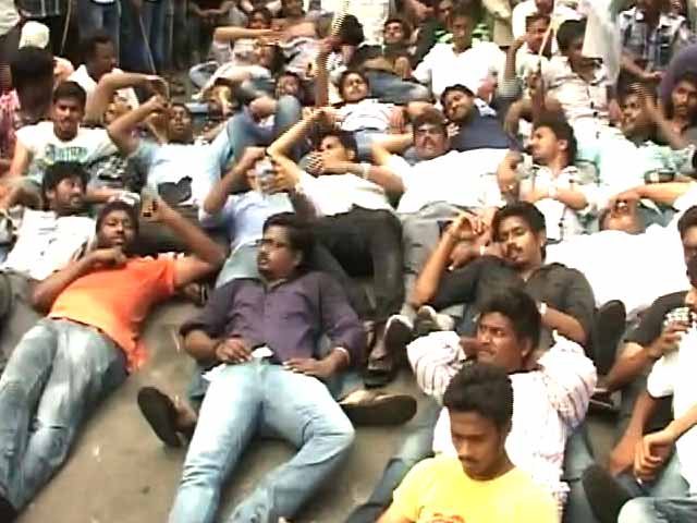 Three Union ministers resign over Telangana, huge protests in Seemandhra