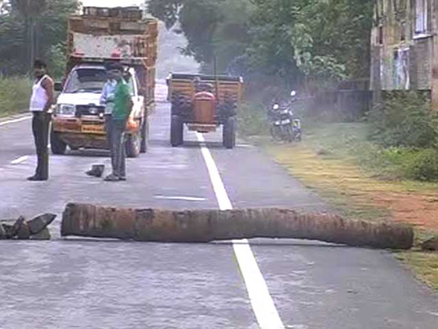 Video : Roads to Tirupati blocked as part of anti-Telangana state protests
