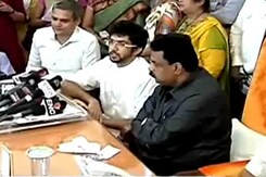 Aditya Thackeray's 'Mumbai open all night' proposal receives thumbs up from the youth Aditya Thackeray's 'Mumbai open all night' proposal receives thumbs up from the youth