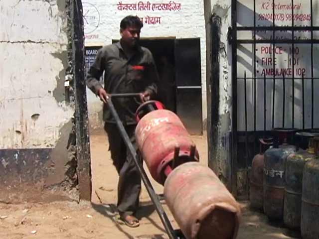 पेट्रोल पंप पर भी मिलेंगे सिलेंडर