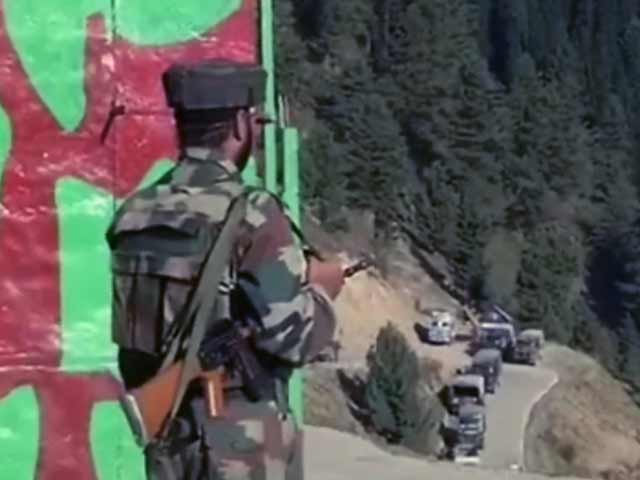 जम्मू-कश्मीर : मुठभेड़ के दौरान चार आतंकी ढेर जम्मू-कश्मीर : मुठभेड़ के दौरान चार आतंकी ढेर