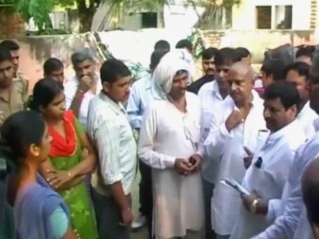 Videos : मंत्री शिवपाल यादव का यह रवैया है तब अधिकारियों का क्या होगा...