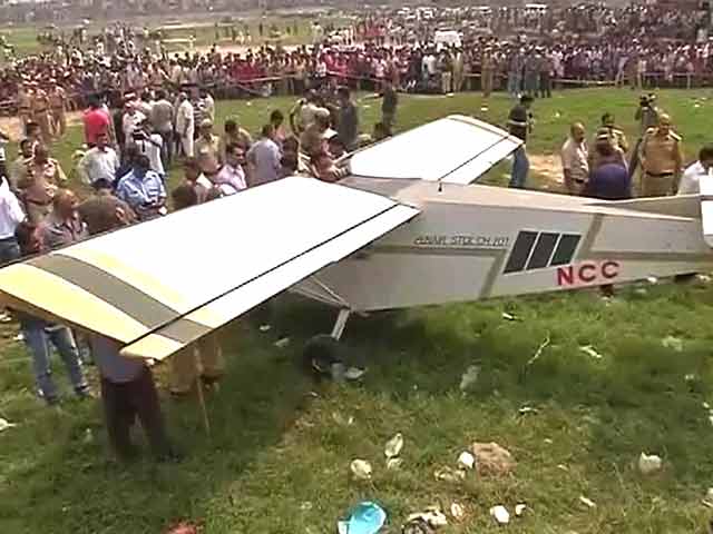 Video : Two-seater plane forced to make precautionary landing in Delhi park