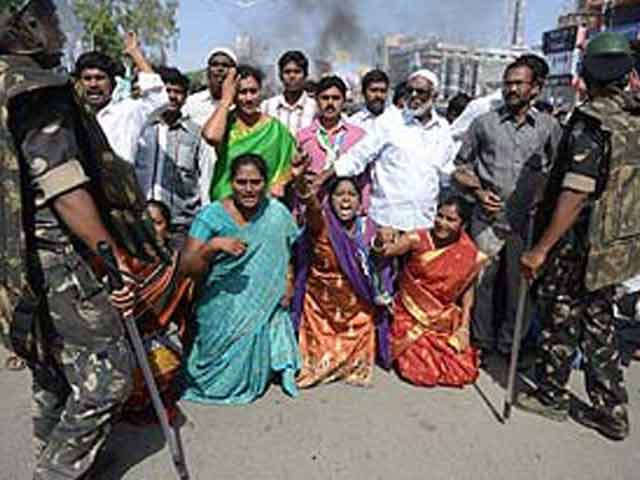 Telangana: Seemandhra on emergency mode, power crisis cripples hospitals, trains