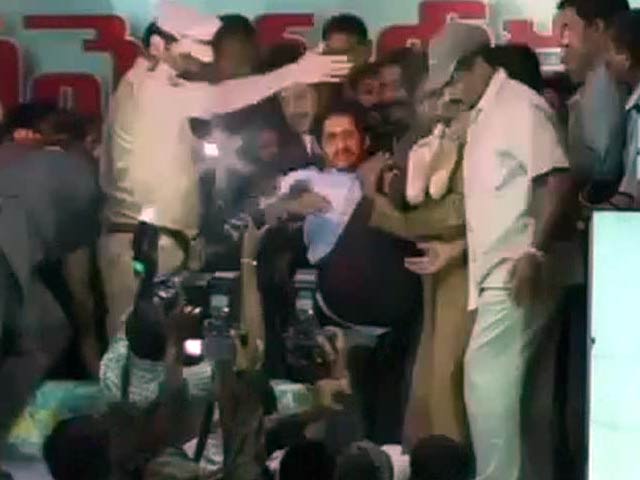 अनशन पर बैठे जगन मोहन को हटाया गया, हिरासत में