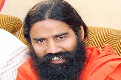 बाबा रामदेव को भारी पड़ा मोदी-रमन का गुणगान बाबा रामदेव को भारी पड़ा मोदी-रमन का गुणगान