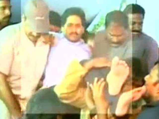 Video : Jagan Reddy taken into preventive custody after 5-day fast, force-fed