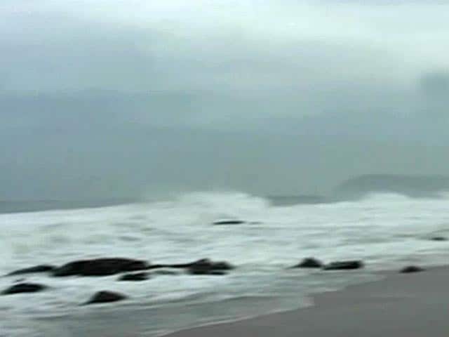 Cyclone Phailin: At Vizag beach, high waves but people unperturbed