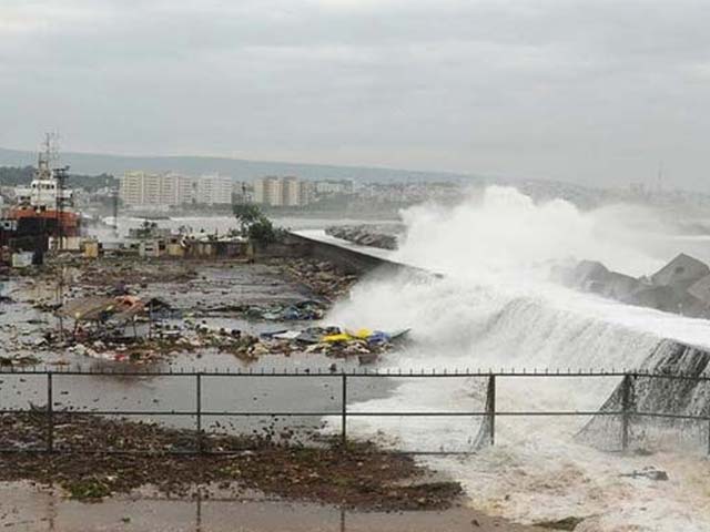 Cyclone Phailin to hit Odisha coast near Gopalpur any time now