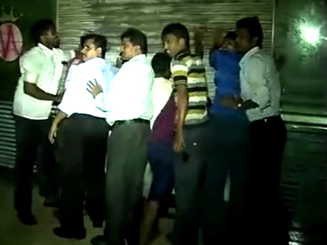 Cyclone Phailin hits Odisha, high intensity winds in Berhampur