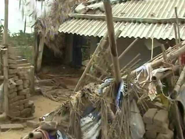 Video : Cyclone Phailin: Houses in Gopalpur suffer extensive damage