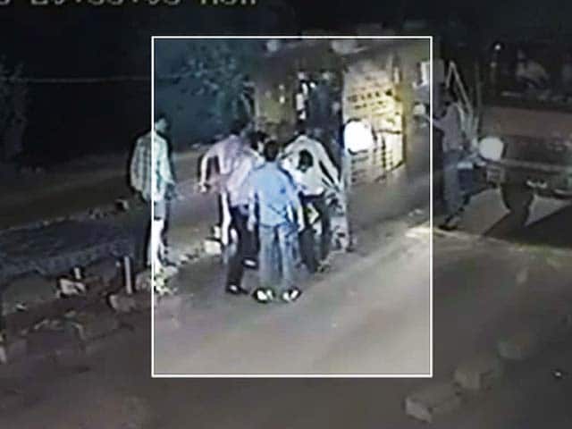 Videos : कैमरे में कैद : गुड़गांव के टोल प्लाजा पर मारपीट व लूट