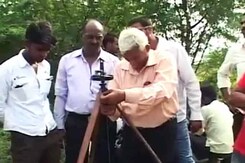 यूपी : एक हजार टन सोने के लिए खुदाई जारी यूपी : एक हजार टन सोने के लिए खुदाई जारी