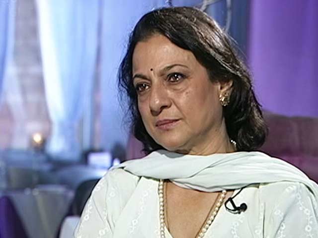 Tanuja on her family film festival (Aired August 2003)