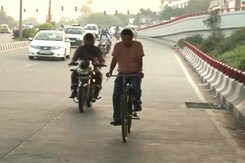 कितनी सुरक्षित दिल्ली की सड़कें...? कितनी सुरक्षित दिल्ली की सड़कें...?