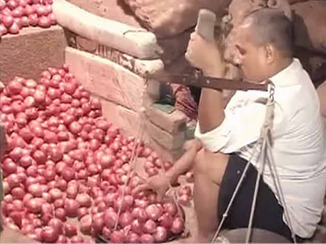 प्याज के दाम ने बनाया 'शतक'