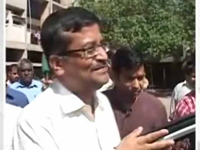 वाड्रा के चलते मुझे सताया जा रहा है : खेमका