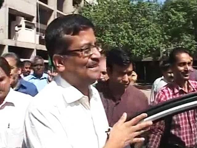 Video : Am being punished for taking on Robert Vadra, writes IAS officer Ashok Khemka