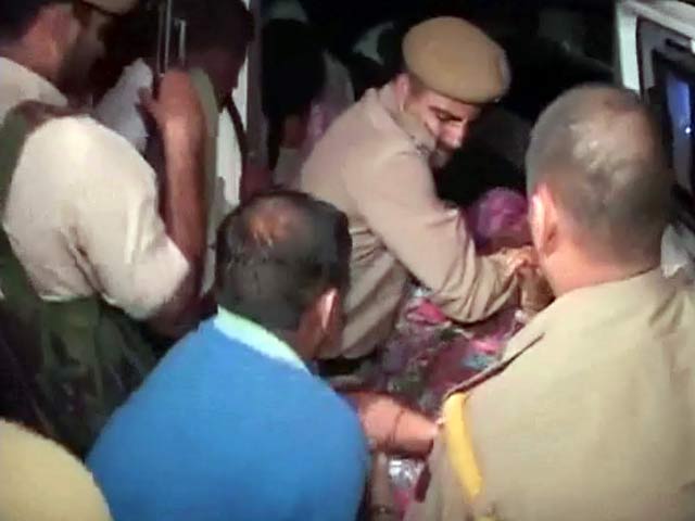 पाक ने जम्मू में सीमावर्ती चौकियों पर की गोलाबारी