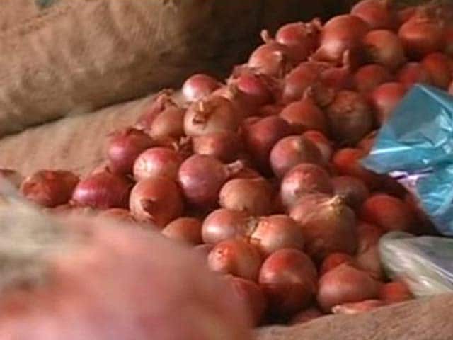 Video : Behind the onion price spike, a cartel of traders in a Maharashtra town
