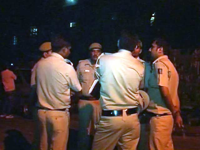 दिल्ली : आवास में मृत मिले नौकरशाह, पत्नी