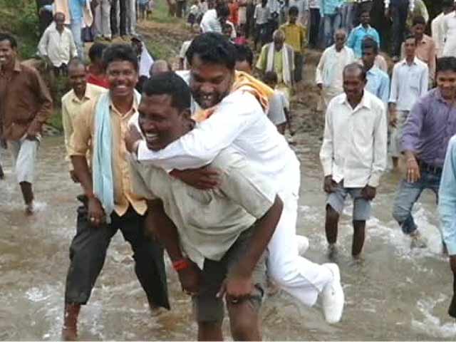 जूते मैले न हो जाएं...