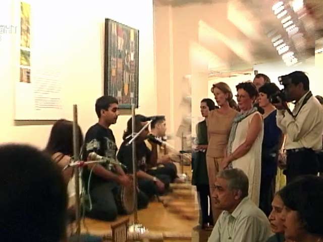 Limelight: Australian aboriginal art enchants India (Aired: June 2003)