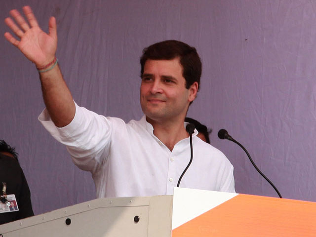 राहुल ने थपथपाई शीला की पीठ