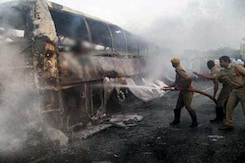 45 killed as speeding bus headed to Hyderabad catches fire 45 killed as speeding bus headed to Hyderabad catches fire