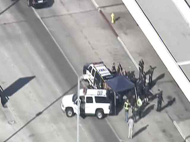 Gunshots at Los Angeles airport prompt evacuation