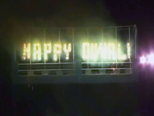 राजकोट में आतिशबाजी से जगमगा उठा आसमान