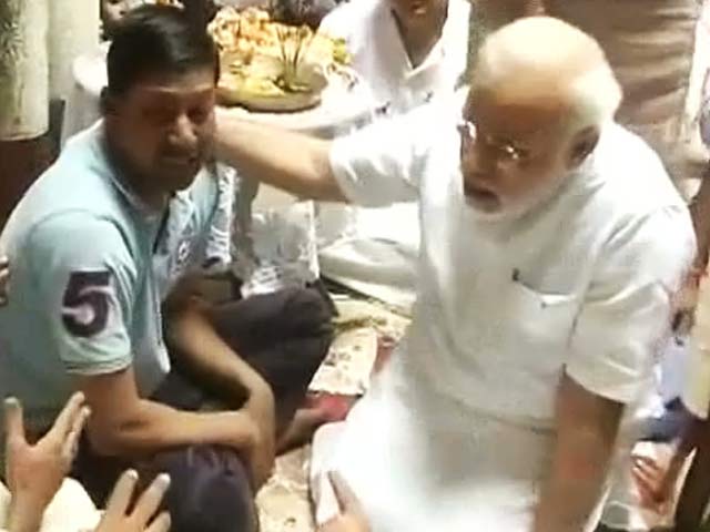 पटना धमाके के पीड़ितों से नरेंद्र मोदी की मुलाकात