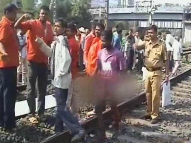 Train runs over 4 railway employees near Mumbai