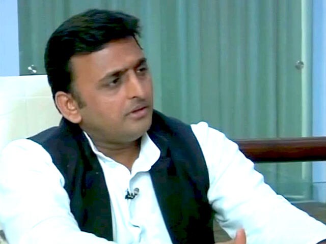 घर वापस जाने में घबरा रहे हैं दंगा पीड़ित : अखिलेश यादव