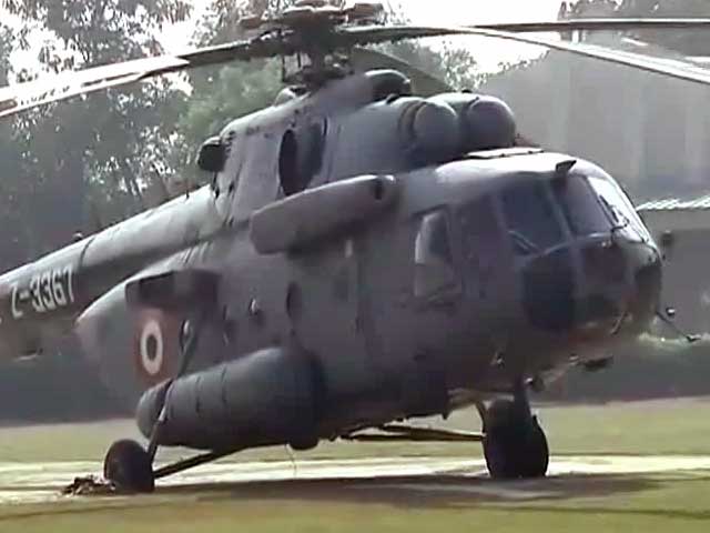 Videos : मेरठ : शिंदे के हेलीकॉप्टर का पहिया जमीन में धंसा