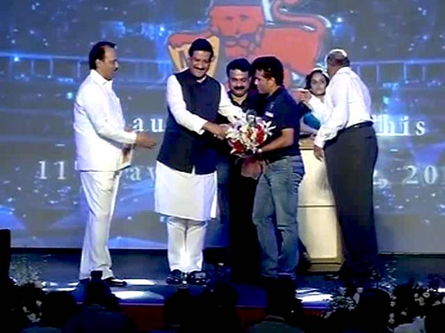 सचिन के सम्मान में हुआ रंगारंग कार्यक्रम