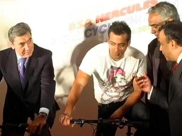 Video : Why Salman is cycling on the streets of Mumbai